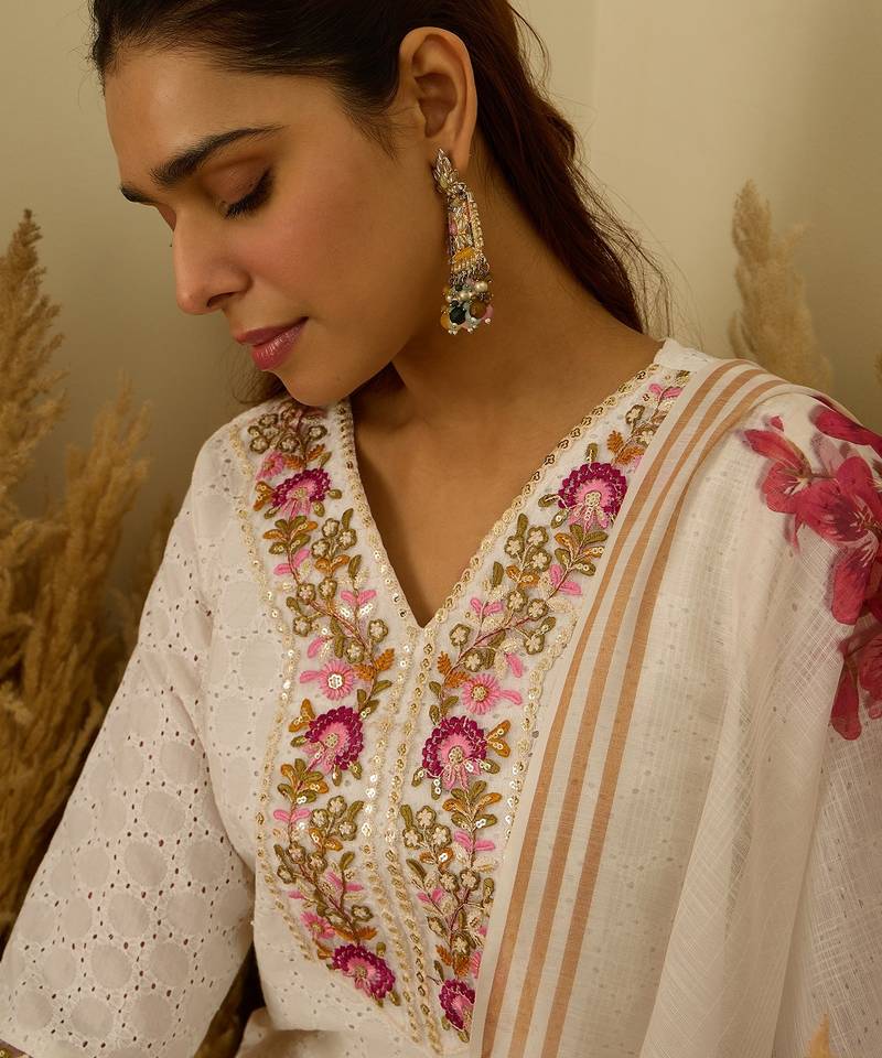 White women kurta pant dupatta set