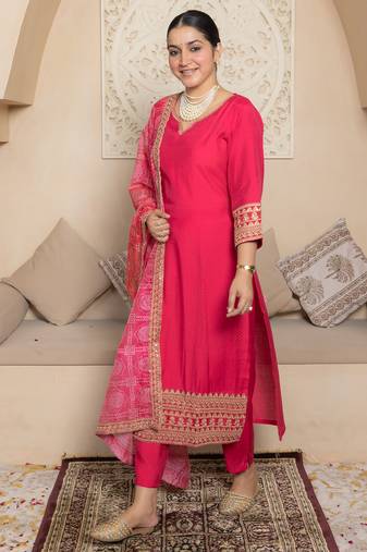 Pink women kurta pant dupatta set