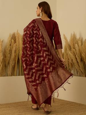 Red women kurta pant dupatta set 2
