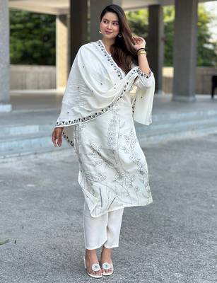 White women kurta pant dupatta set 1