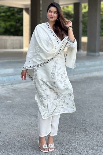 White women kurta pant dupatta set