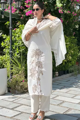 White women kurta pant dupatta set