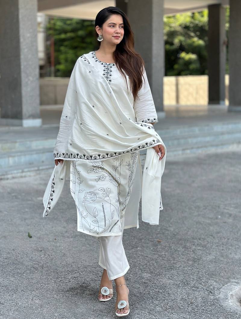 White women kurta pant dupatta set