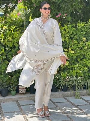 White women kurta pant dupatta set 2