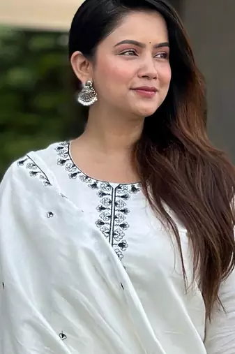 White women kurta pant dupatta set