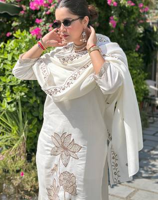 White women kurta pant dupatta set 4