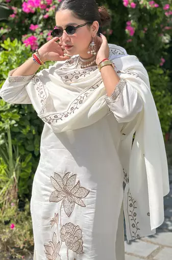 White women kurta pant dupatta set