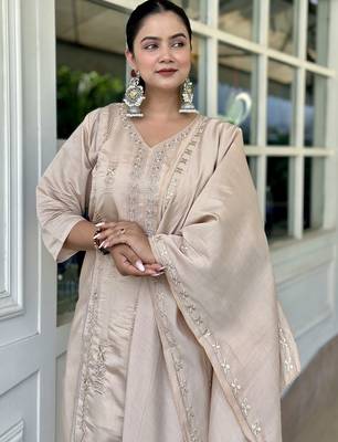 Beige women kurta pant dupatta set 4