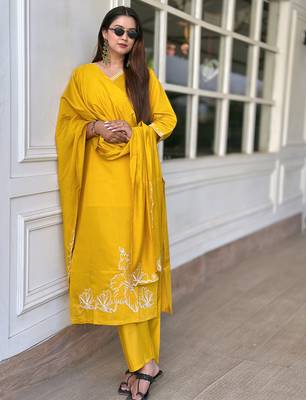 Yellow women kurta pant dupatta set 4