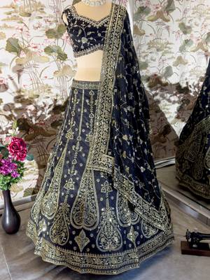 Elegant Black Silk Zari Work Lehenga Choli Set 6