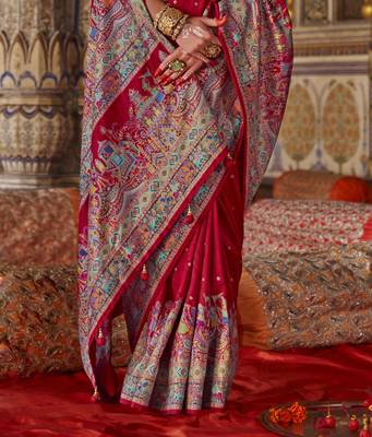 Red silk blend printed saree with unstitched blouse piece 3