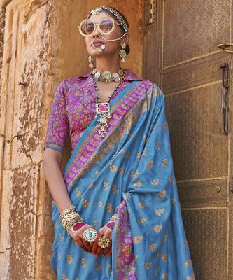 Blue silk blend printed saree with unstitched blouse piece 4