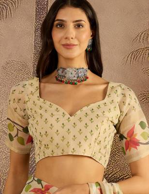 Beige silk blend cotton printed saree with unstitched blouse piece 4