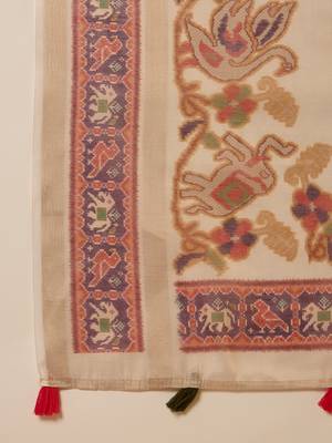 Beige silk blend cotton printed saree with unstitched blouse piece 5