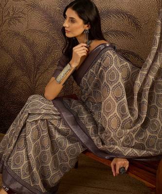 Purple linen printed saree with unstitched blouse piece 2