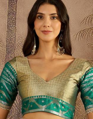 green silk blend blend zari saree with unstitched blouse piece 4