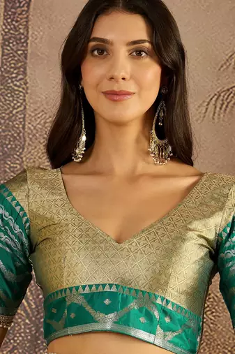 green silk blend blend zari saree with unstitched blouse piece
