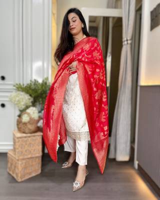 off white chanderi jacquard embroidered kurti pant set with dupatta 2