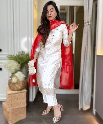 off white chanderi jacquard embroidered kurti pant set with dupatta 4