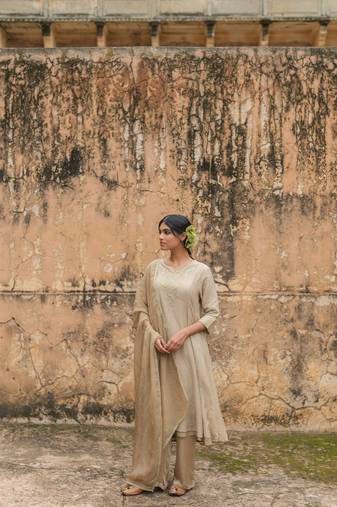   beige embroidered chanderi kurta set with dupatta