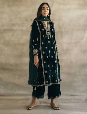 green velvet embroidered kurti pant set with organza dupatta 1