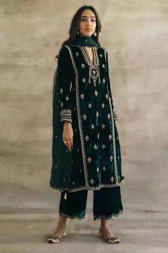 green velvet embroidered kurti pant set with organza dupatta