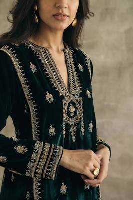 green velvet embroidered kurti pant set with organza dupatta 4