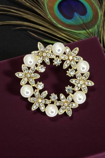 Gold plated cubic zircon wreath saree pin