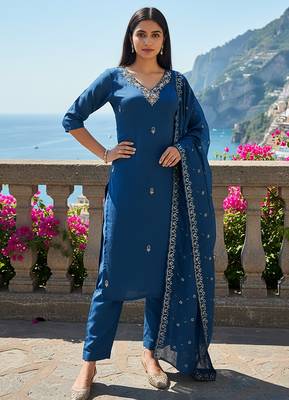 Women's cotton blend embroidered kurta pant with dupatta set 1