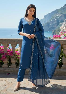 Women's cotton blend embroidered kurta pant with dupatta set 2