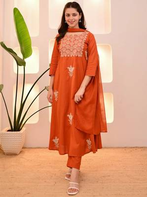 Women's cotton blend floral embroidered kurta pant with dupatta set 4