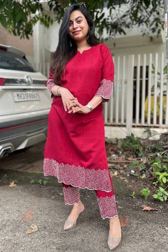 Women's silk blend thread embroidered kurta pant set