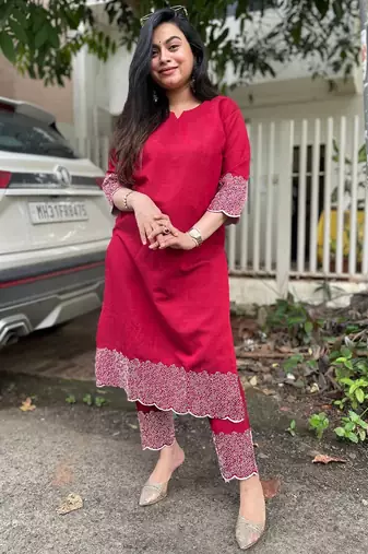 Women's silk blend thread embroidered kurta pant set