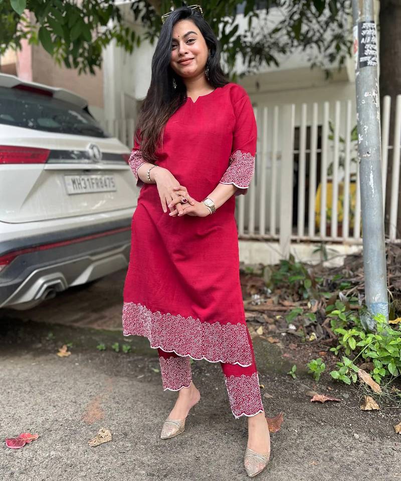 Women's silk blend thread embroidered kurta pant set