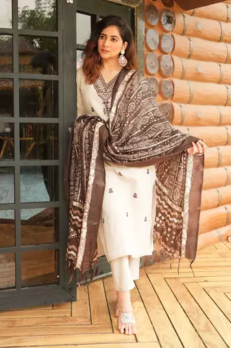 Women's cotton blend embroidered kurta pant with printed dupatta set