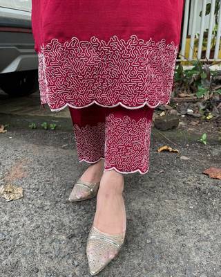 Women's silk blend thread embroidered kurta pant set 4