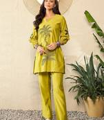 Women's silk blend floral embroidered kurta pant set