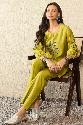 Women's silk blend floral embroidered kurta pant set