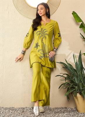 Women's silk blend floral embroidered kurta pant set 3