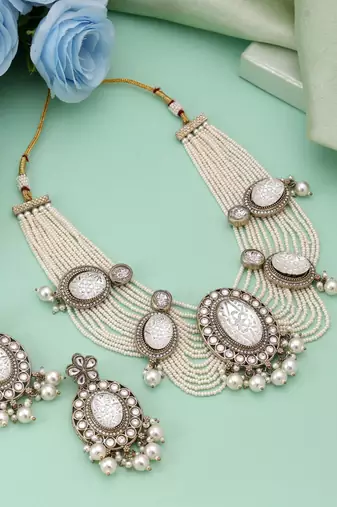 White color kundan necklace set