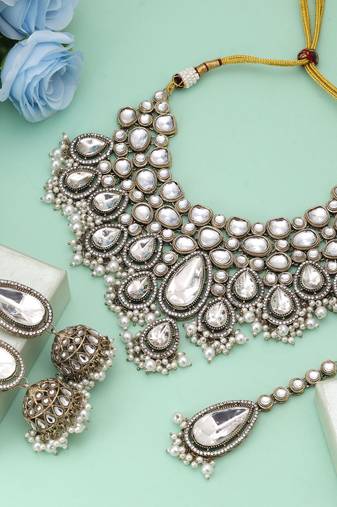 White color kundan necklace set