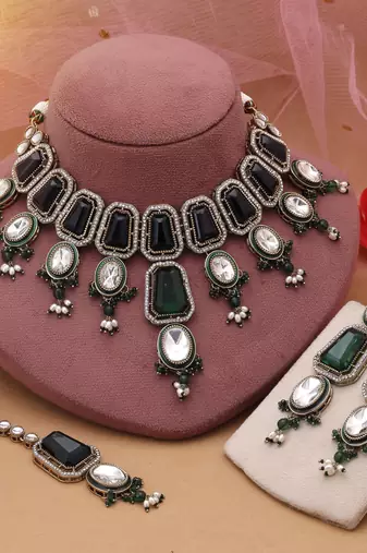 Green color kundan necklace set