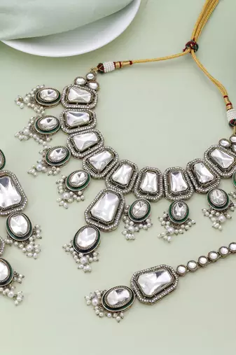 White color kundan necklace set