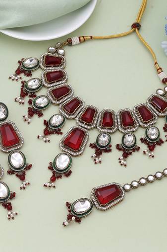 Maroon color kundan necklace set