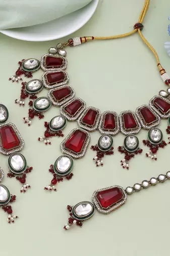 Maroon color kundan necklace set