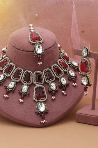 Maroon color kundan necklace set