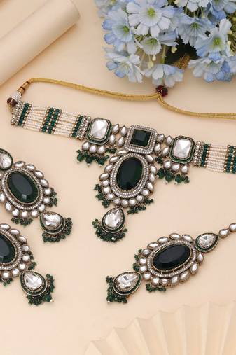 Green color choker kundan necklace set
