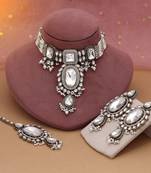 White color choker kundan necklace set
