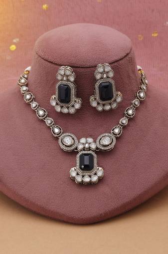 Black color kundan necklace set