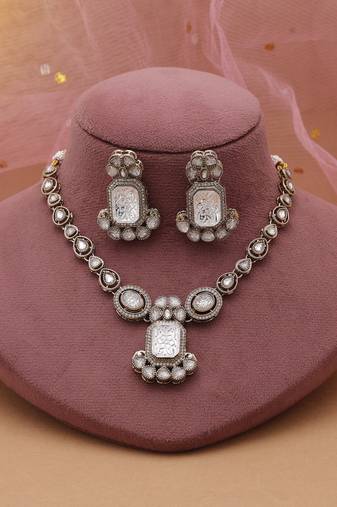 White color kundan necklace set